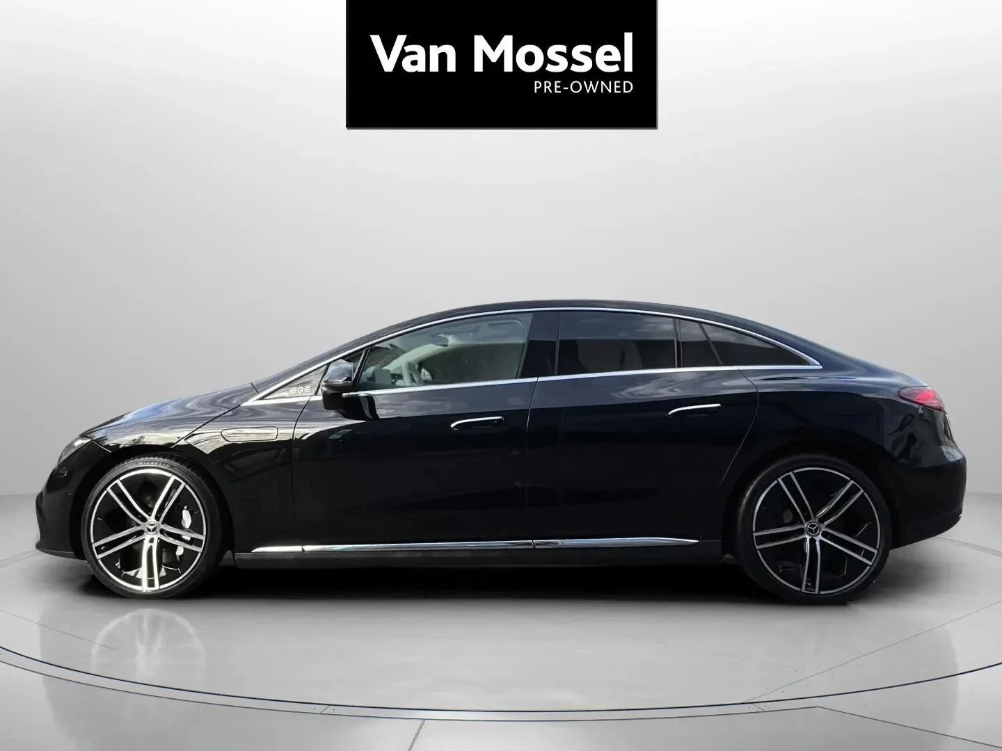 Mercedes-Benz-EQE-image-7