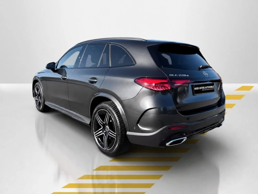 Mercedes-Benz-GLC 220 d-image-12