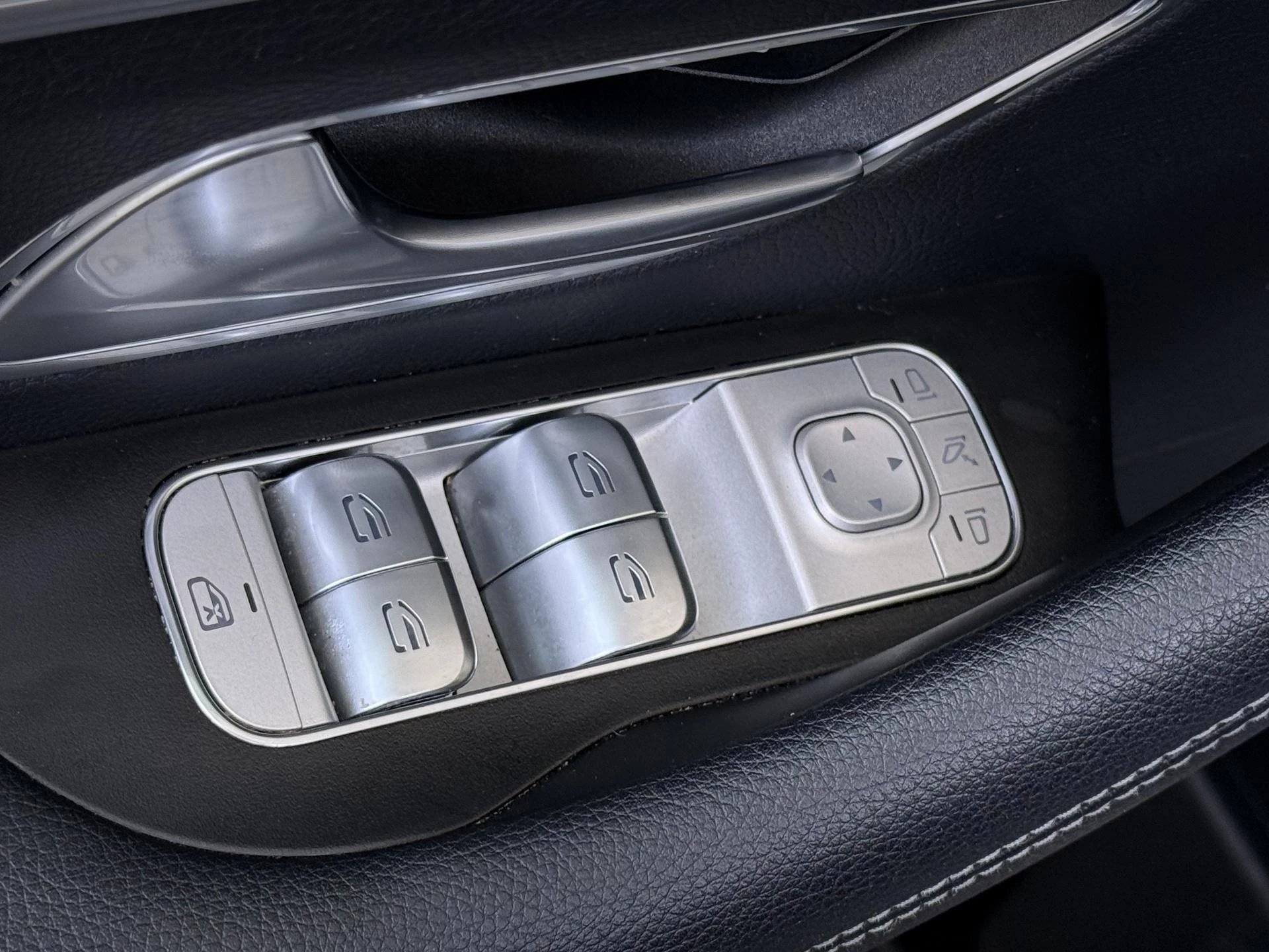 Mercedes-Benz-GLE-image-29