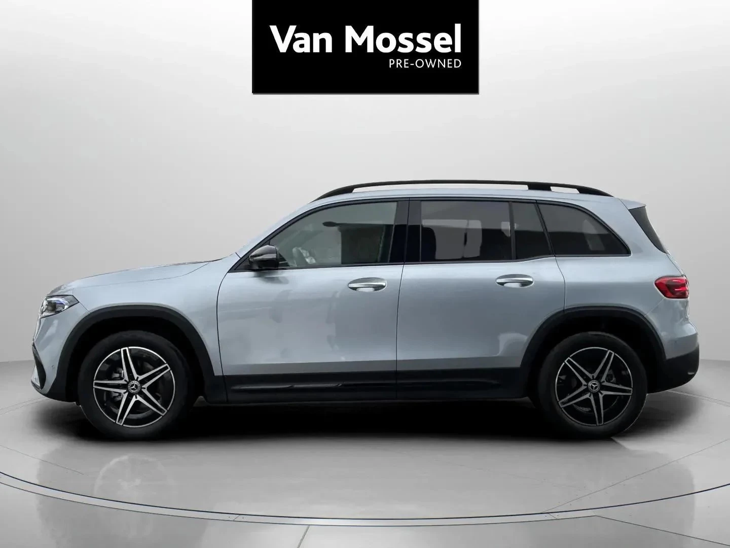 Mercedes-Benz-EQB-image-7