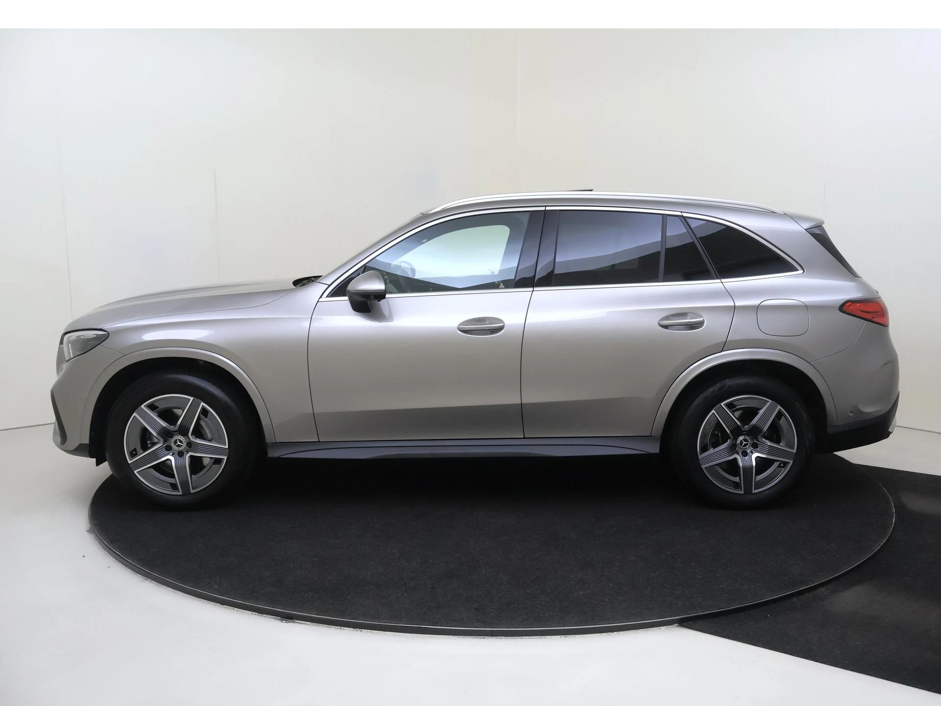 Mercedes-Benz-GLC-image-7