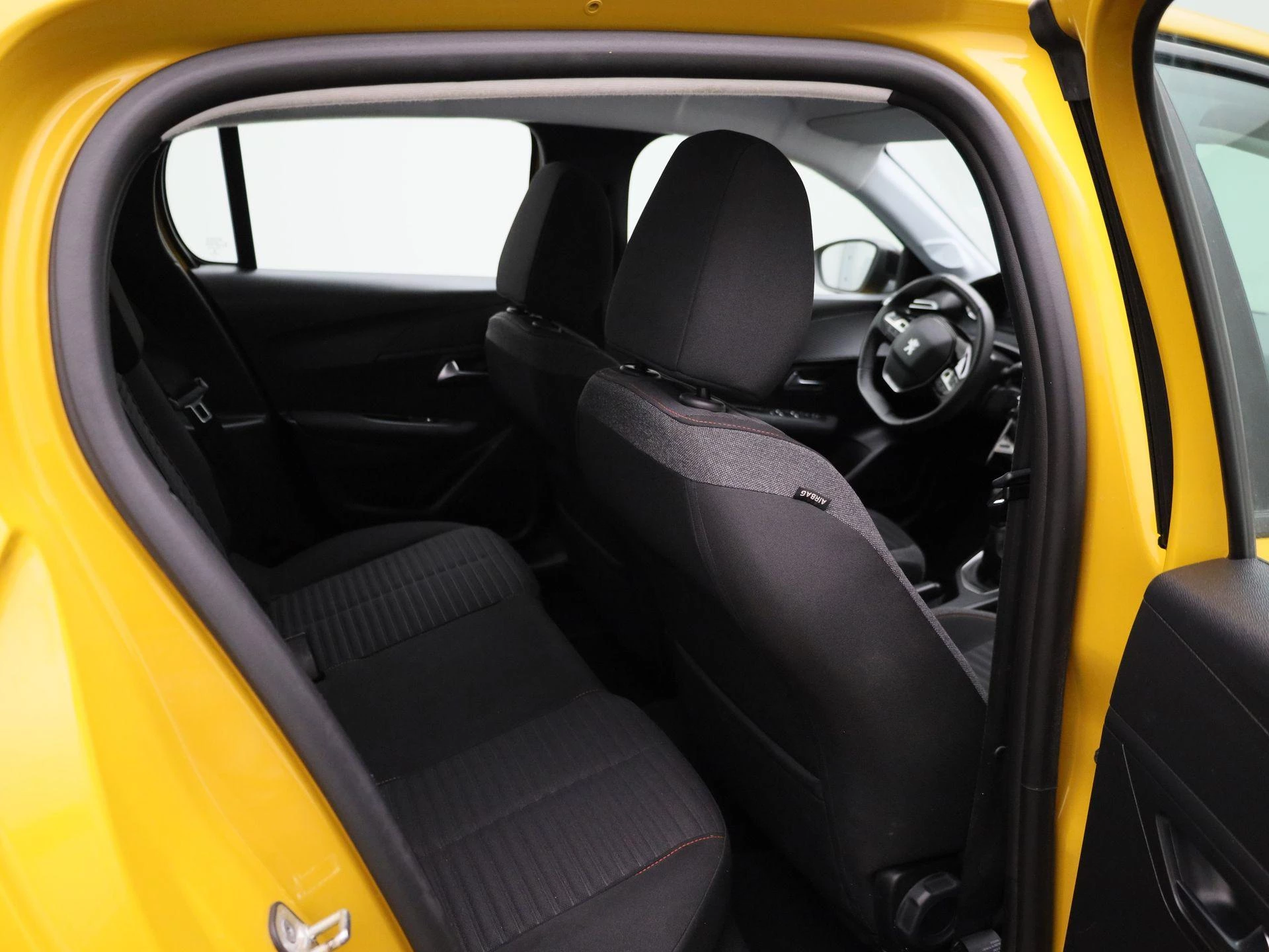 Peugeot-208-image-29
