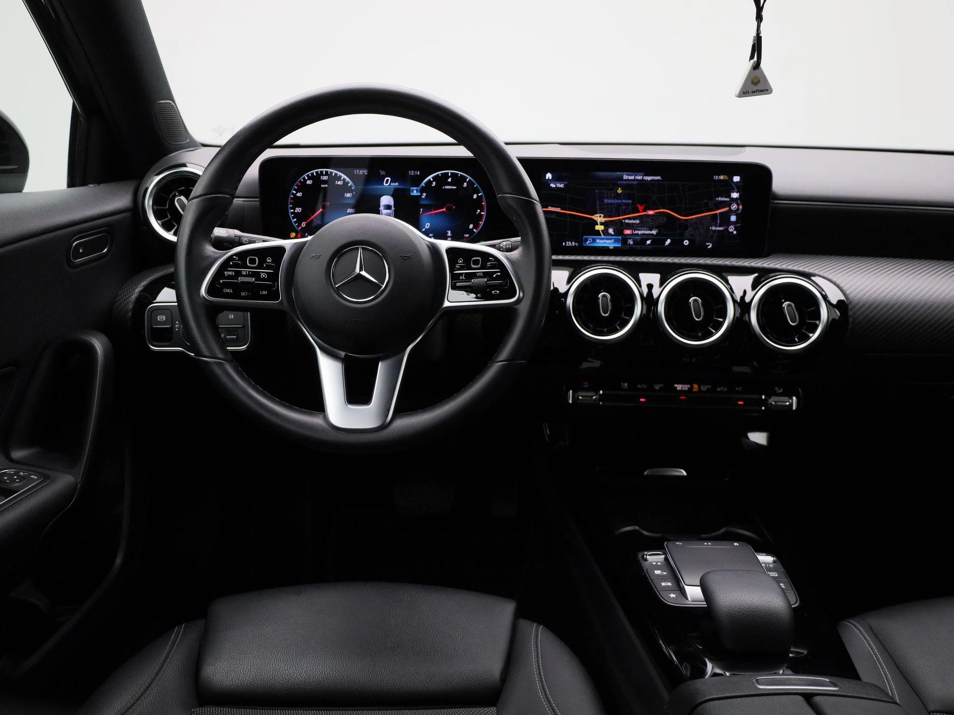 Mercedes-Benz-A-Klasse-image-6