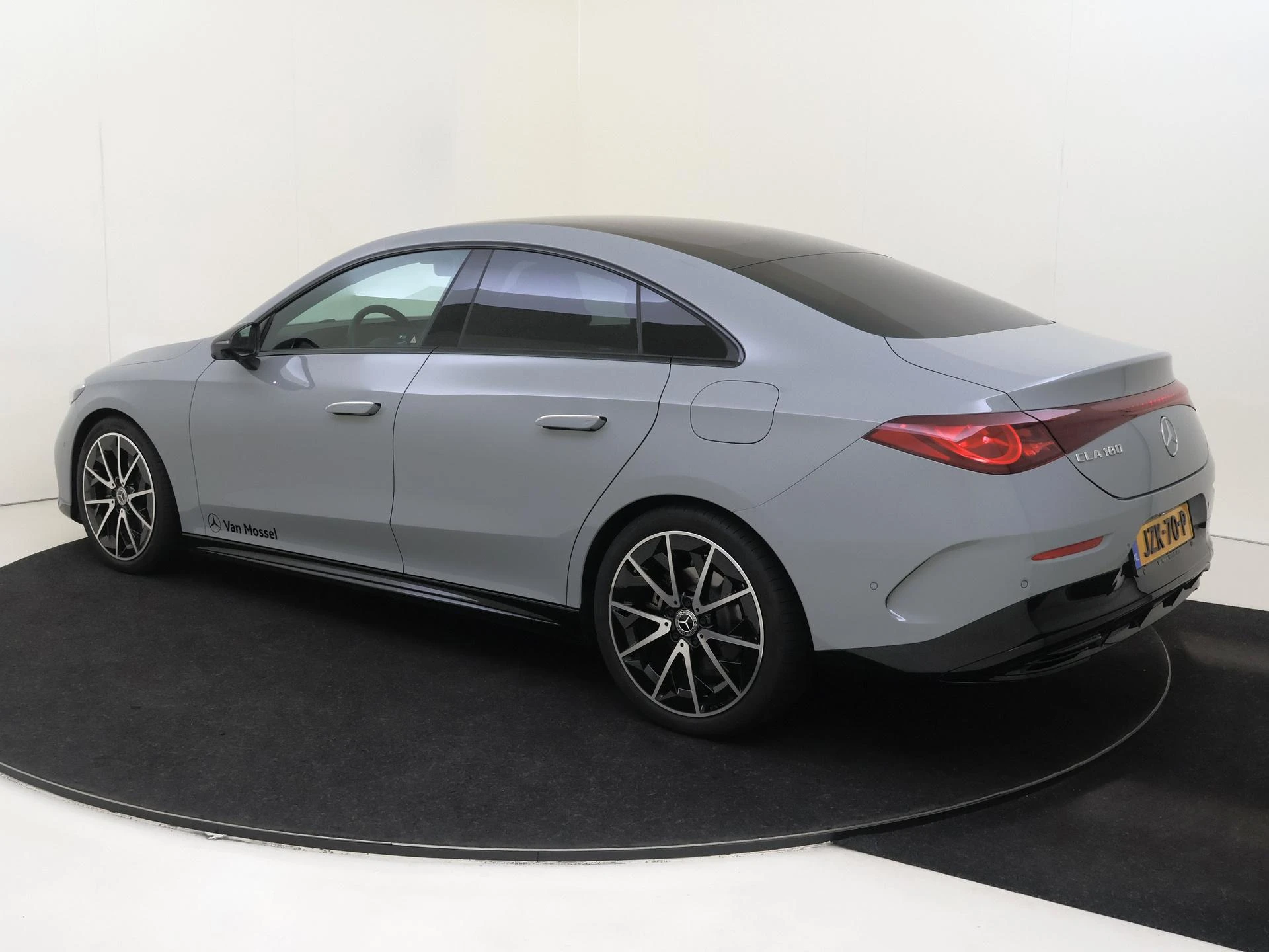 Mercedes-Benz-CLA-image-2