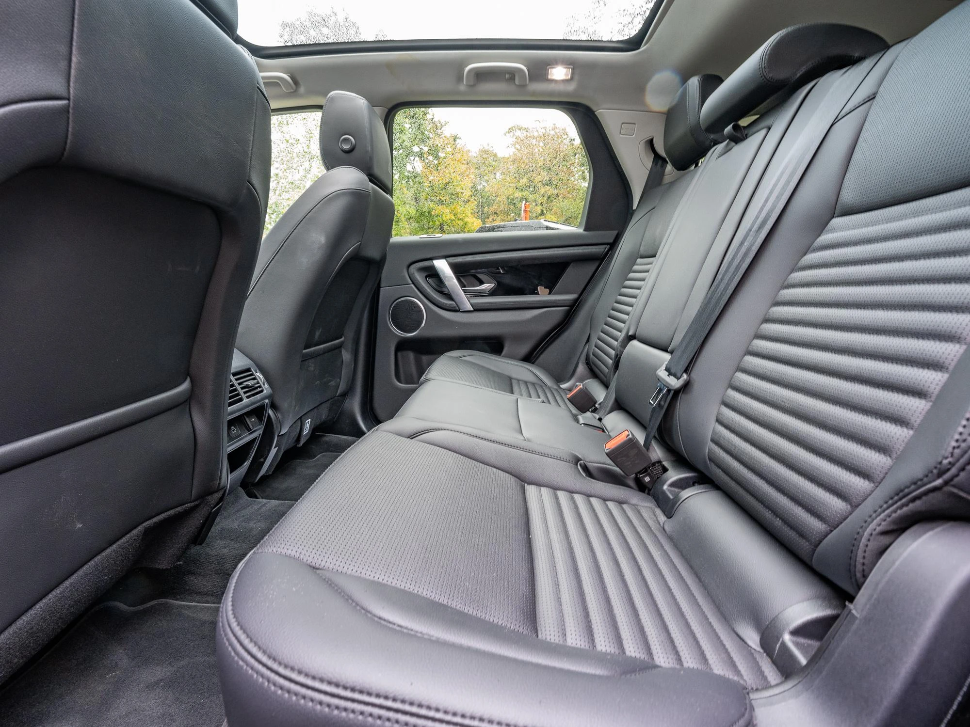 Land Rover-Discovery Sport-image-15