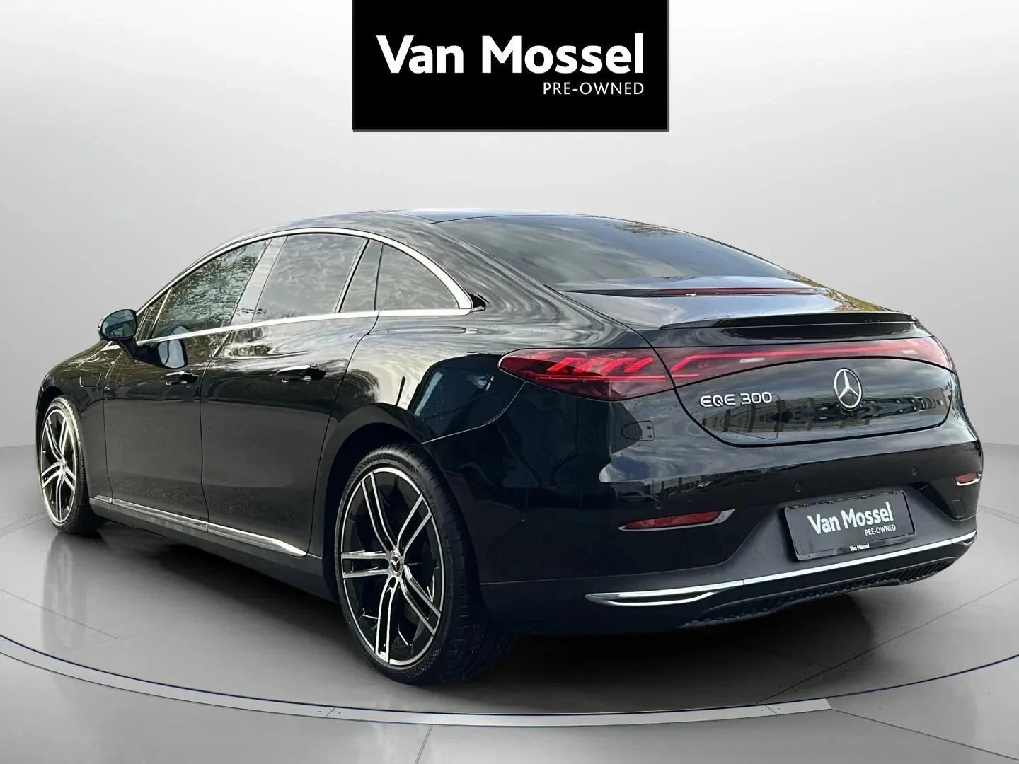 Mercedes-Benz-EQE-image-6