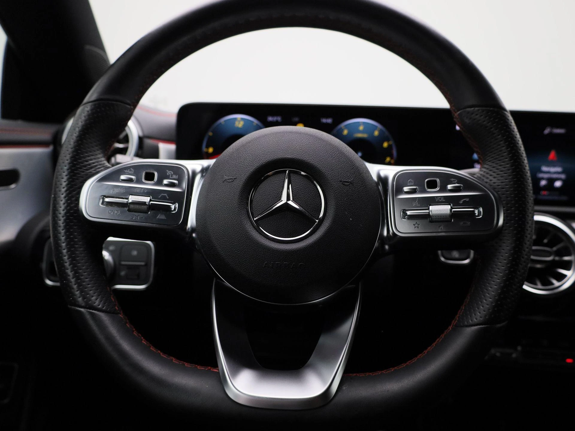Mercedes-Benz CLA 180 Business Solution AMG