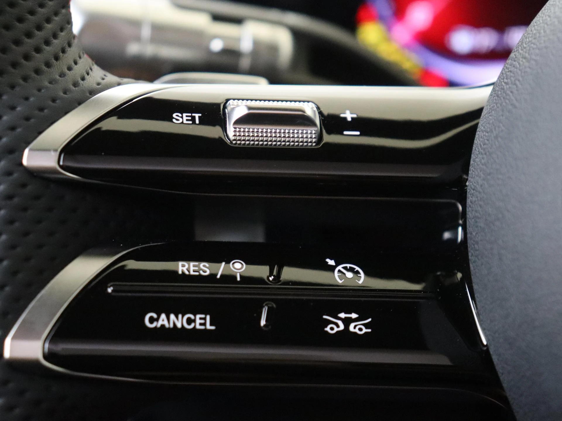 Mercedes-Benz-GLB-image-11