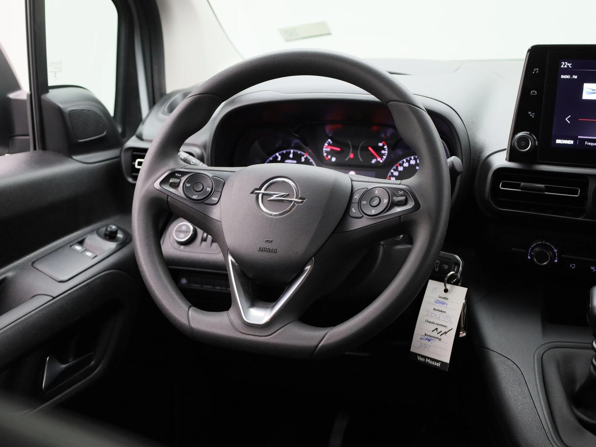 Opel-Combo Life-image-8