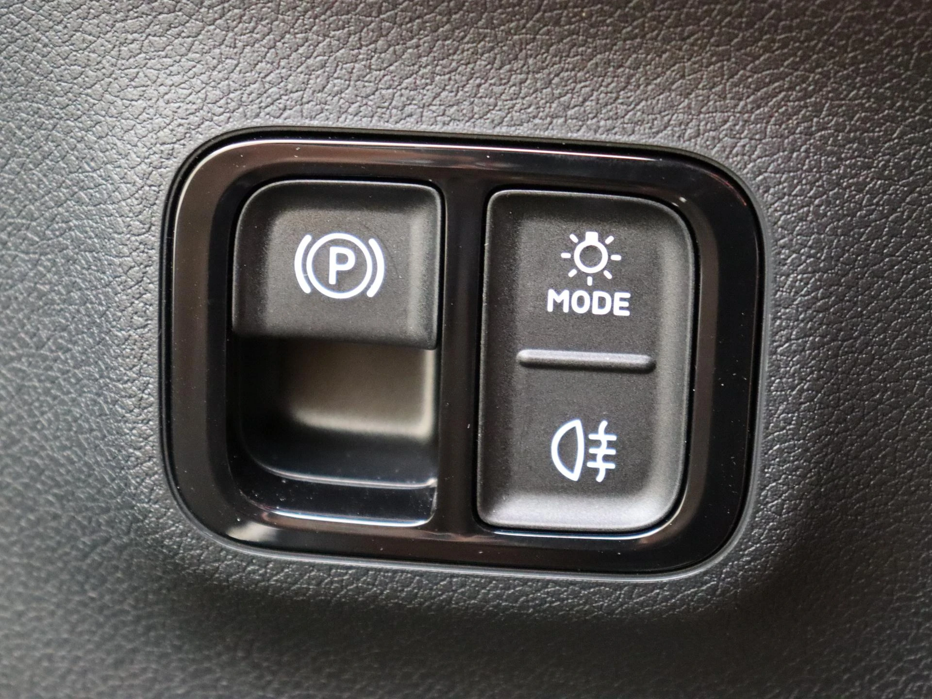 Mercedes-Benz-GLB-image-24