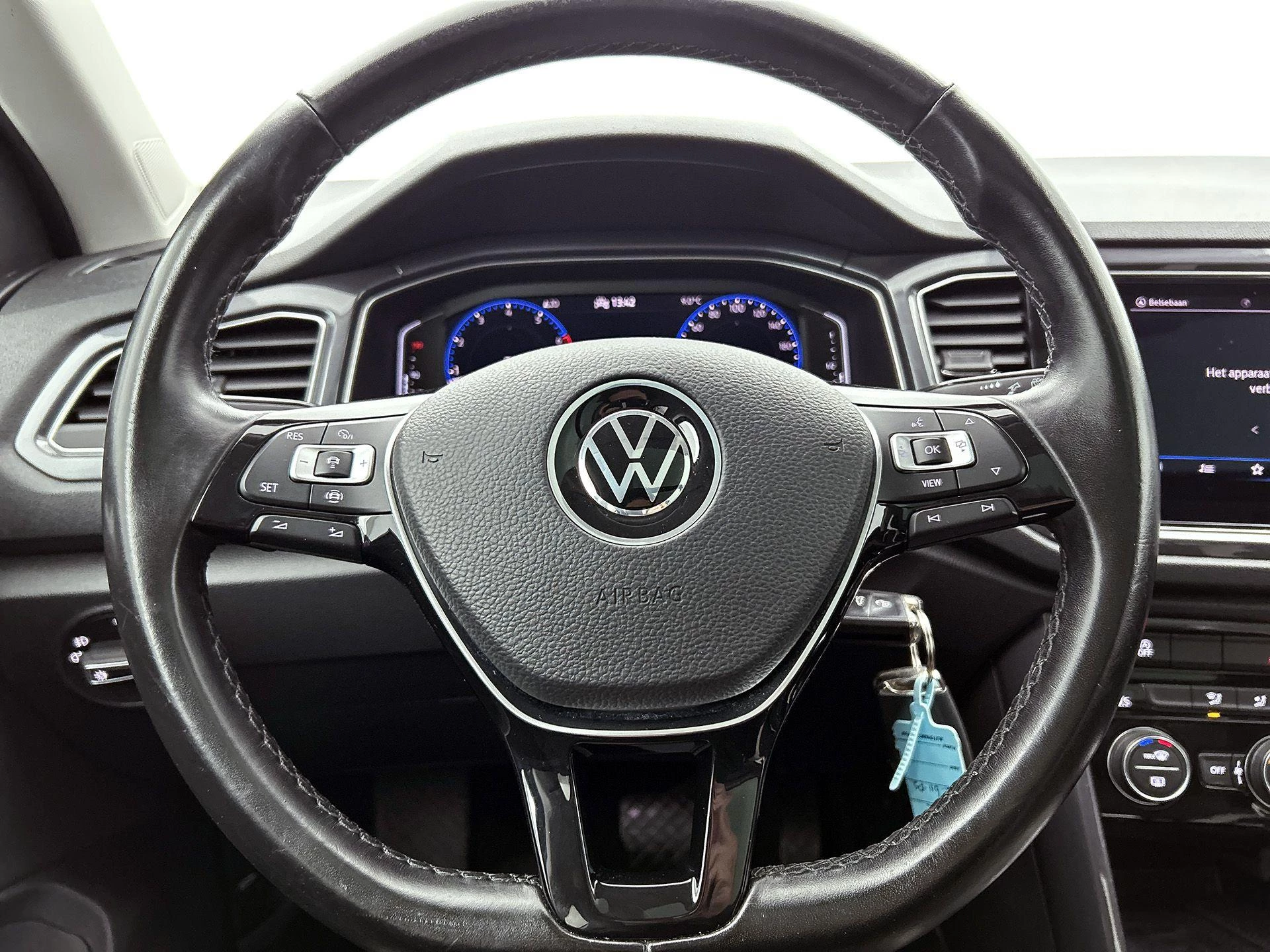 Volkswagen-T-Roc-image-29