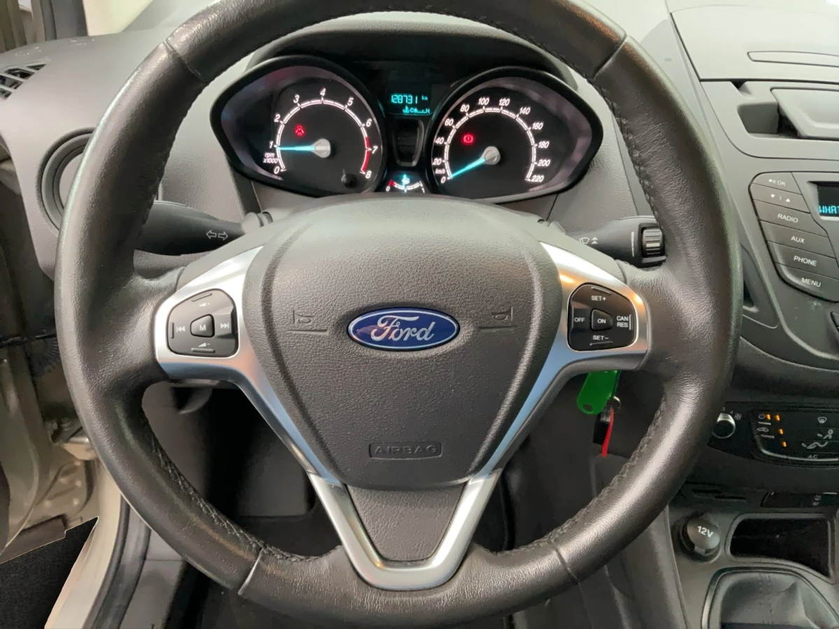 Ford-Transit Courier-image-13