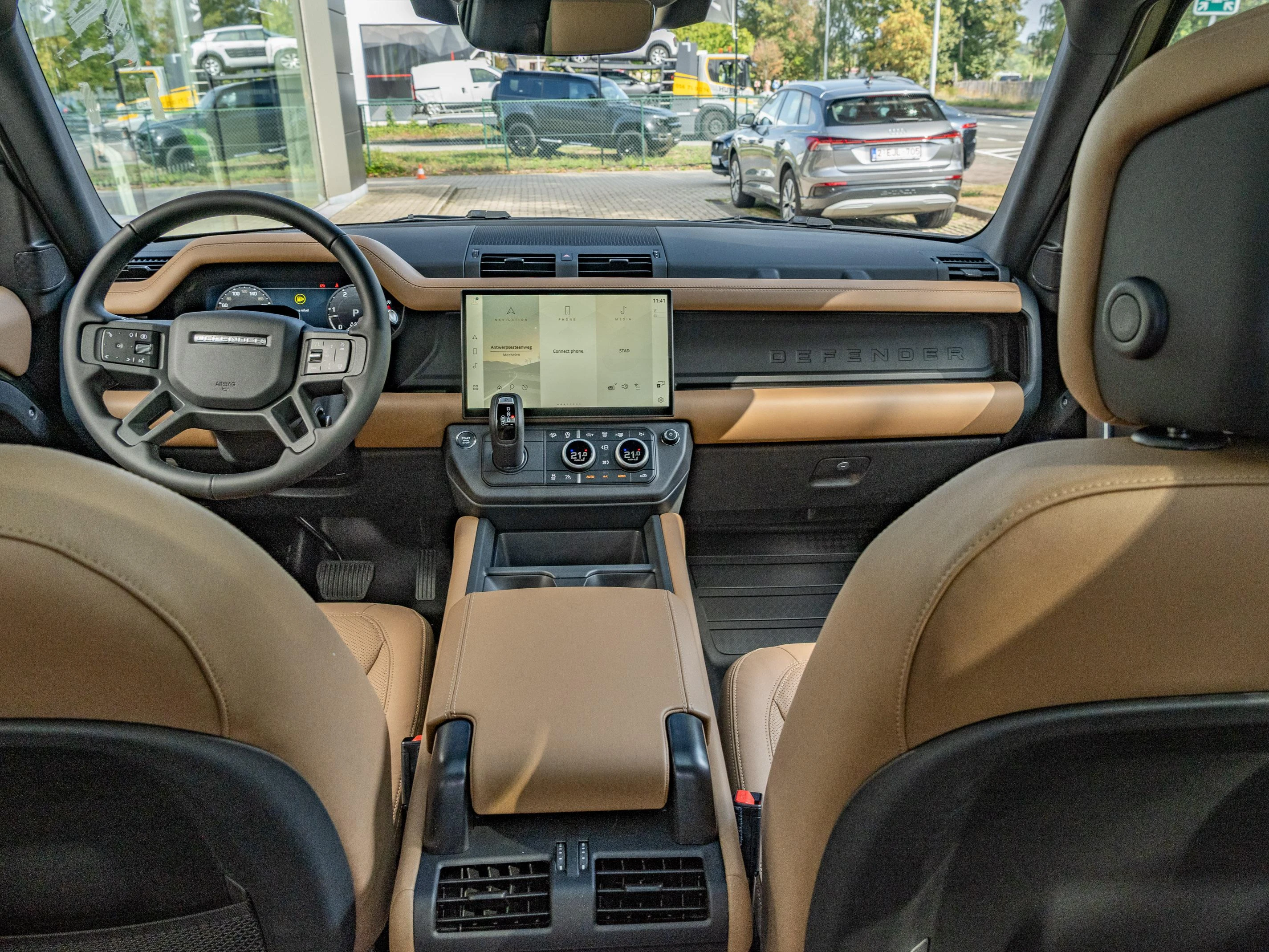 Land Rover-Defender-image-7