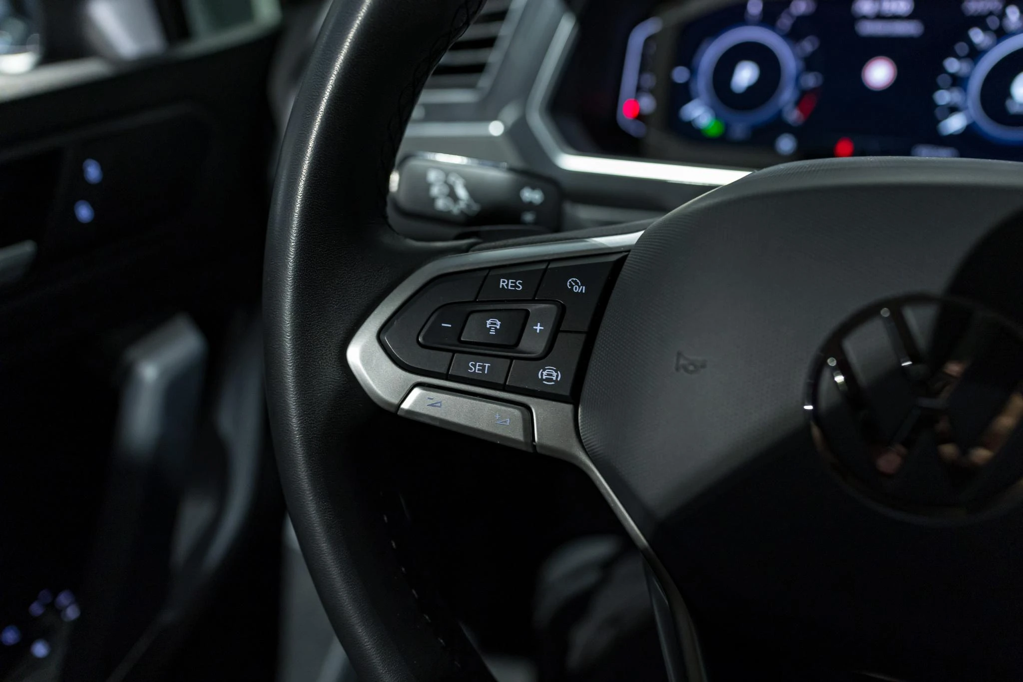 Volkswagen-Tiguan-image-26