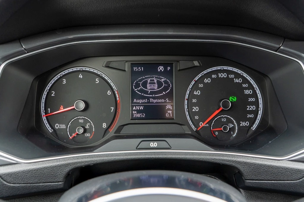 Volkswagen T-Roc 1.5 TSI DSG Sport *Navi*AHK*Kessy*ACC*PDC*Climatronic*Sitzhzg*