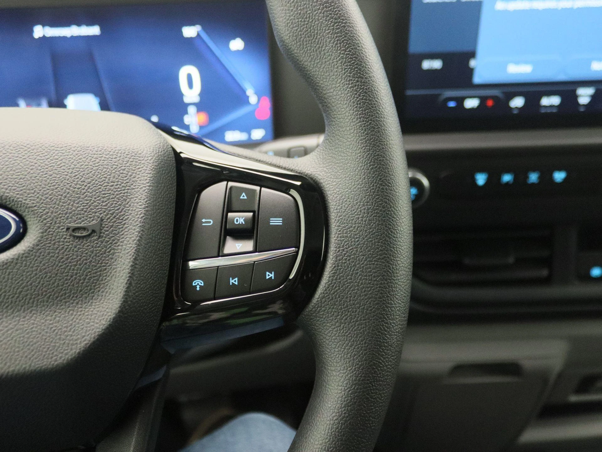 Ford-E-Transit-image-13