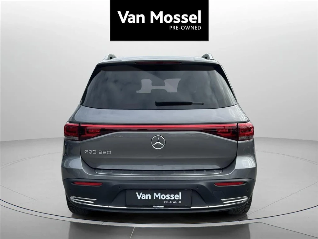 Mercedes-Benz-EQB-image-5