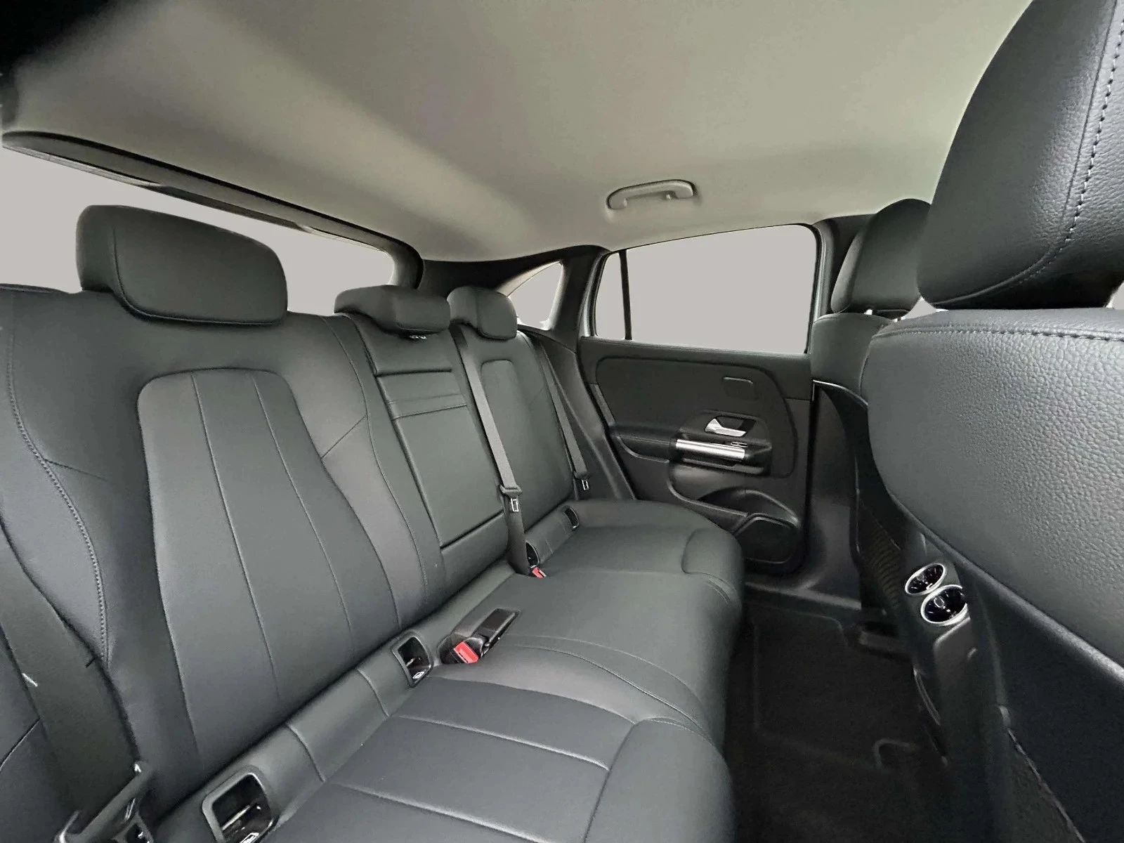 Mercedes-Benz-EQA-image-15