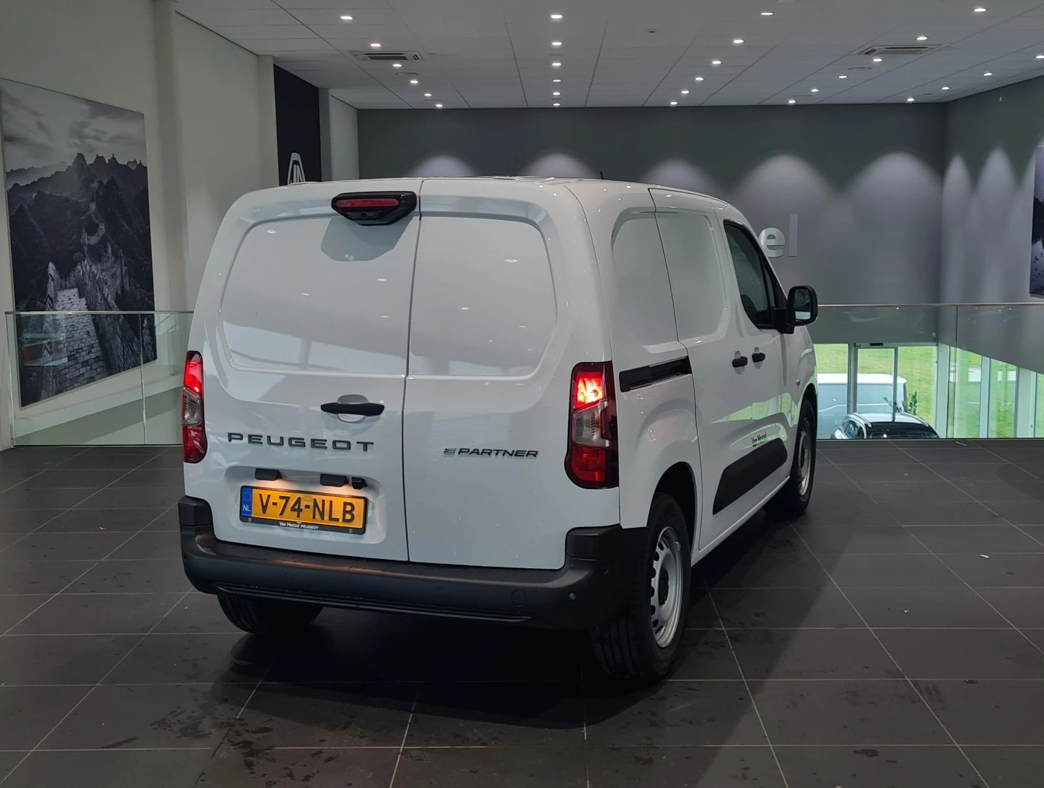 Peugeot-e-Partner-image-4