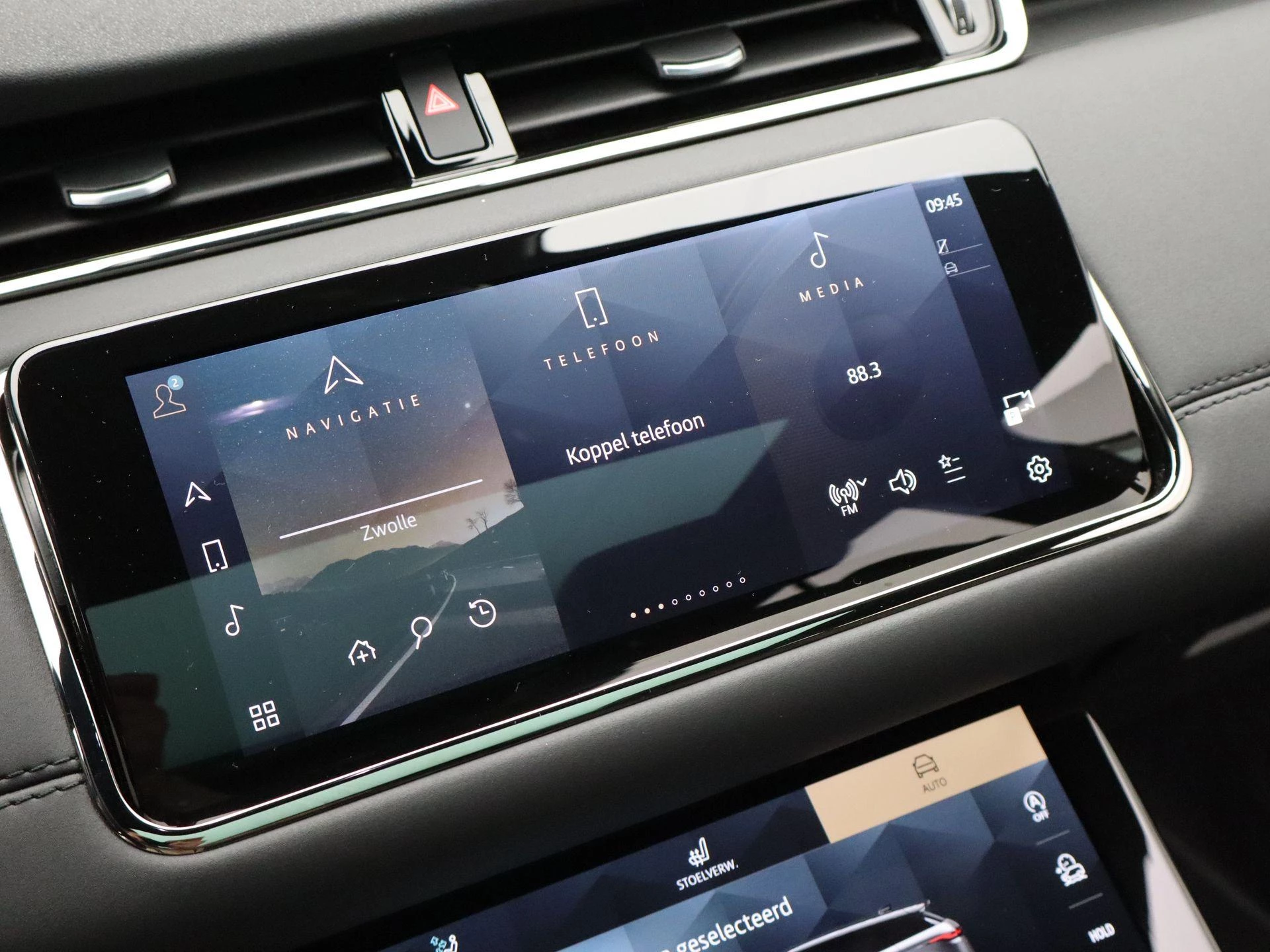 Land Rover-Range Rover Evoque-image-15