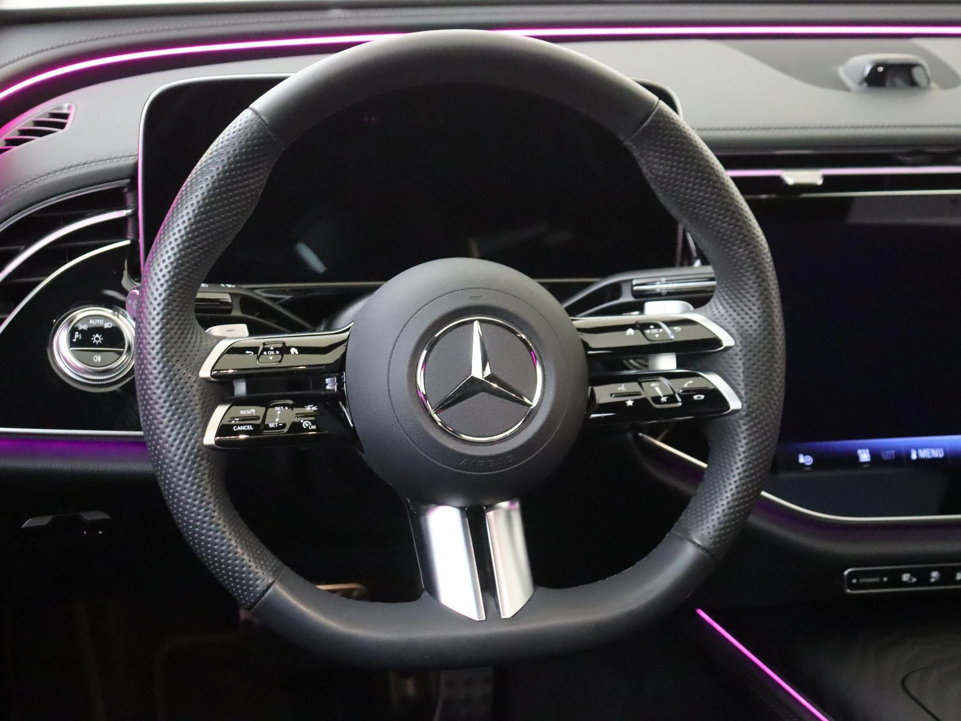 Mercedes-Benz-E-Klasse-image-9