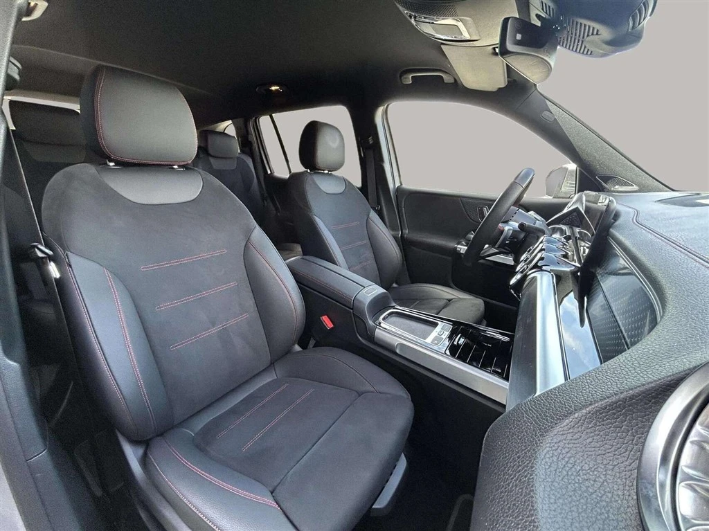 Mercedes-Benz-EQB-image-19