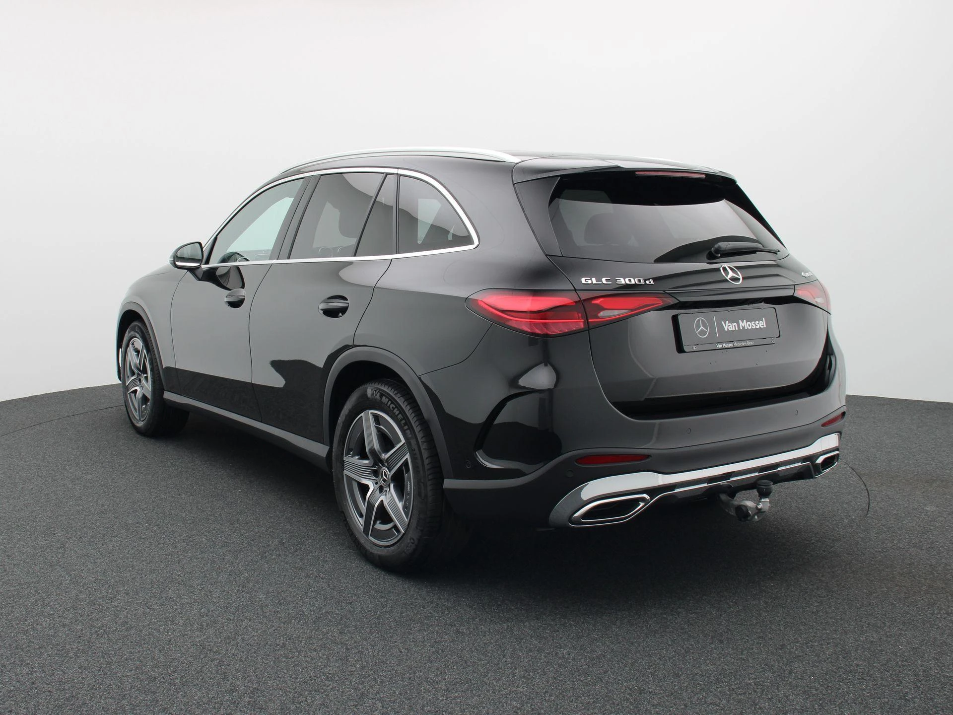 Mercedes-Benz-GLC-image-1