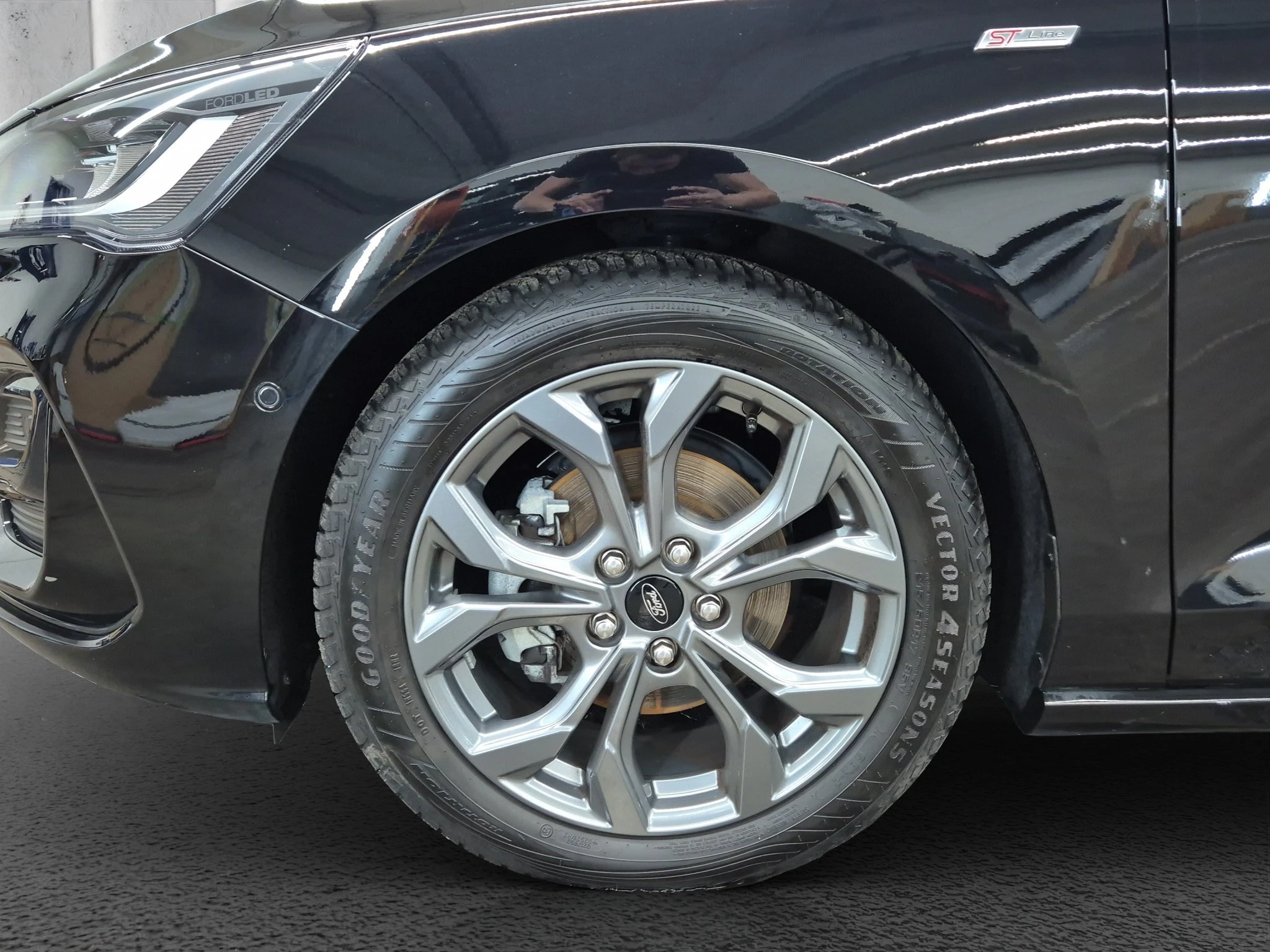 Ford Focus ST-Line X Turnier Aut.*AHK*ACC*HUD*KAM*NAVI*WINTER-PKT.