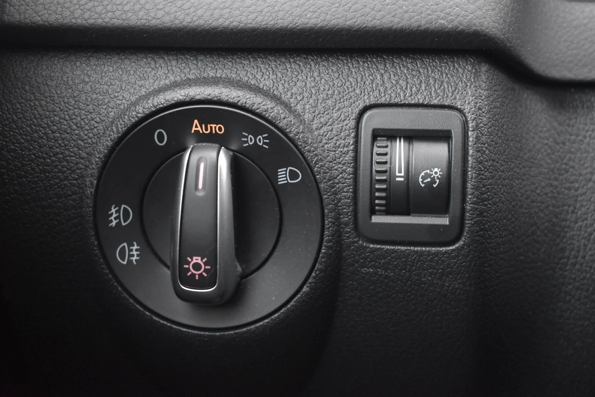Volkswagen-Tiguan-image-19