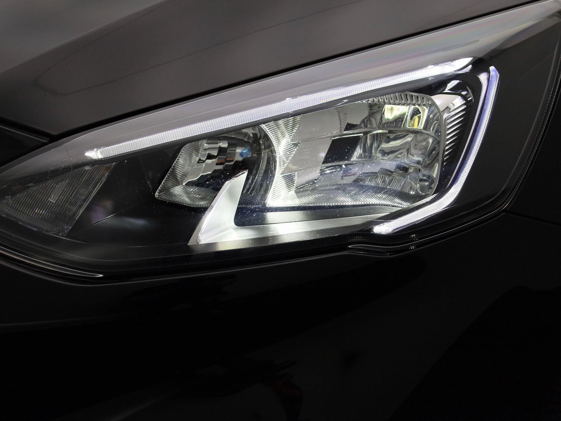 Ford Focus Wagon 1.0 EcoBoost Hybrid ST Line X Business