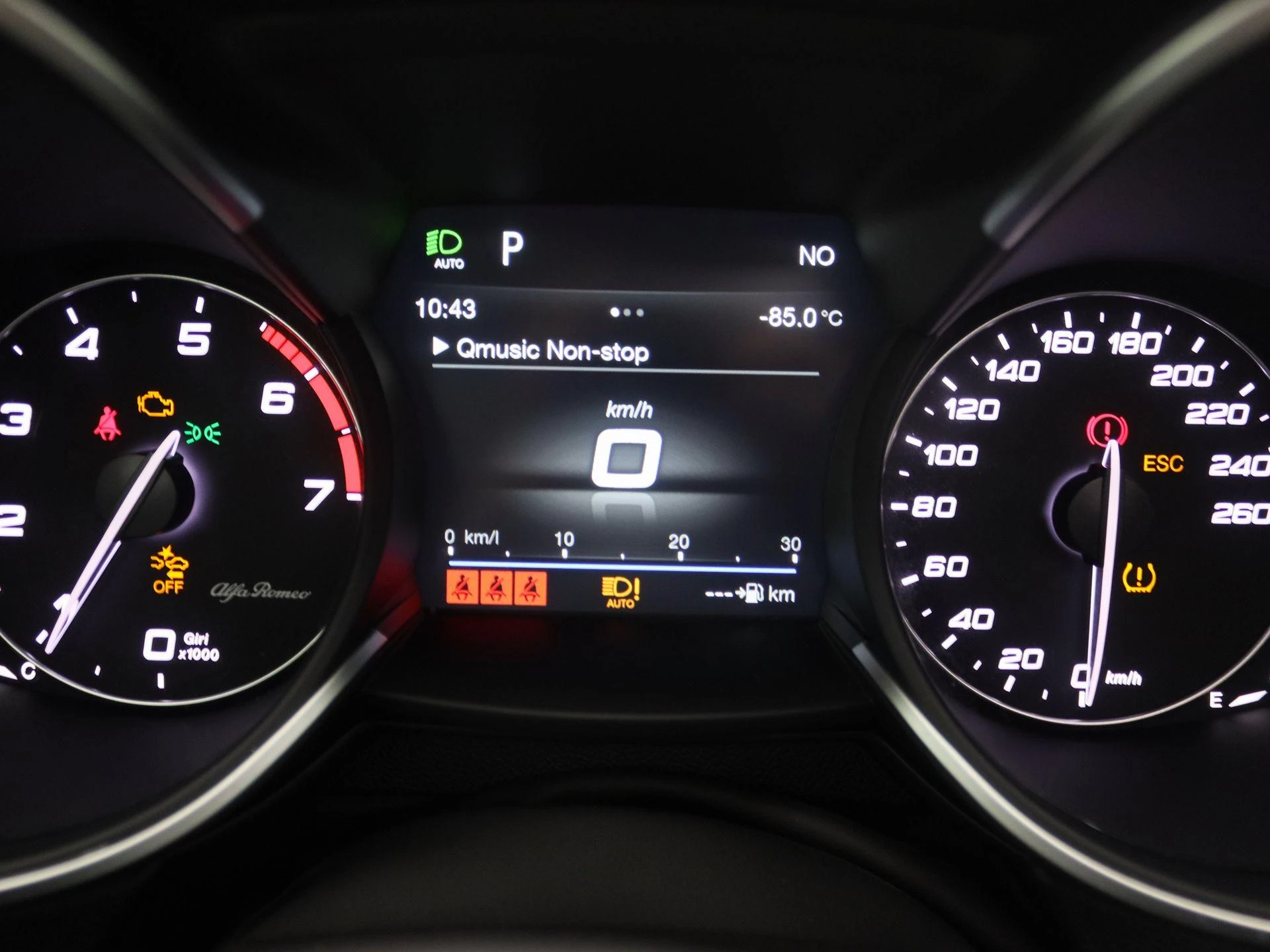 Alfa Romeo-Stelvio-image-8
