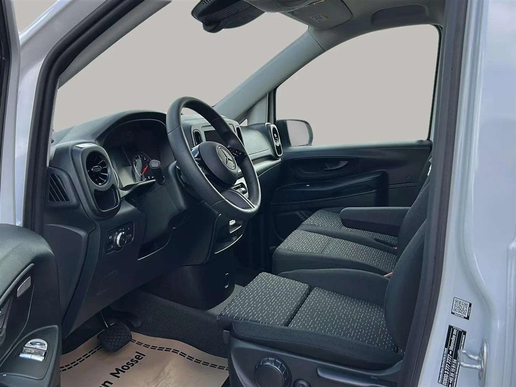 Mercedes-Benz-Vito-image-9