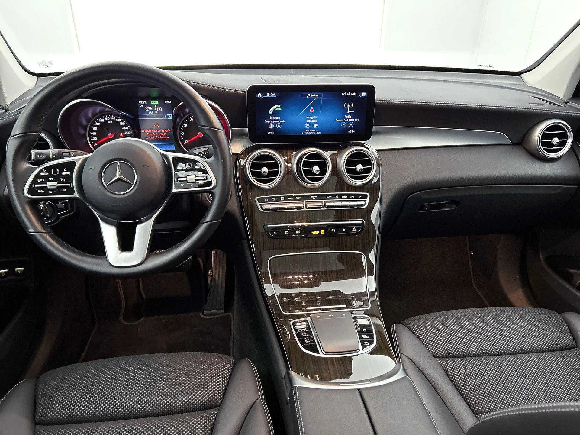 Mercedes-Benz-GLC-image-16