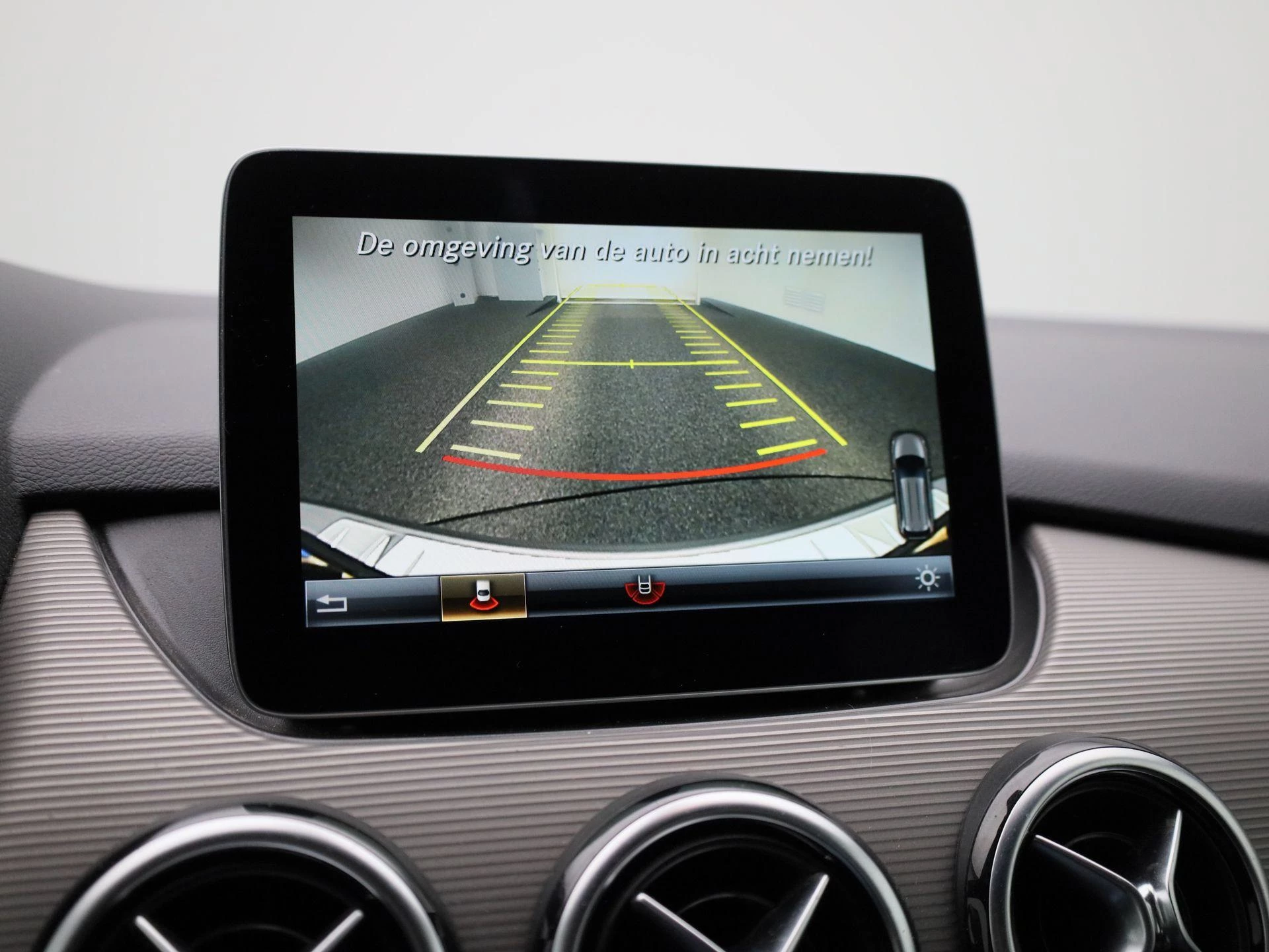 Mercedes-Benz-B-Klasse-image-25