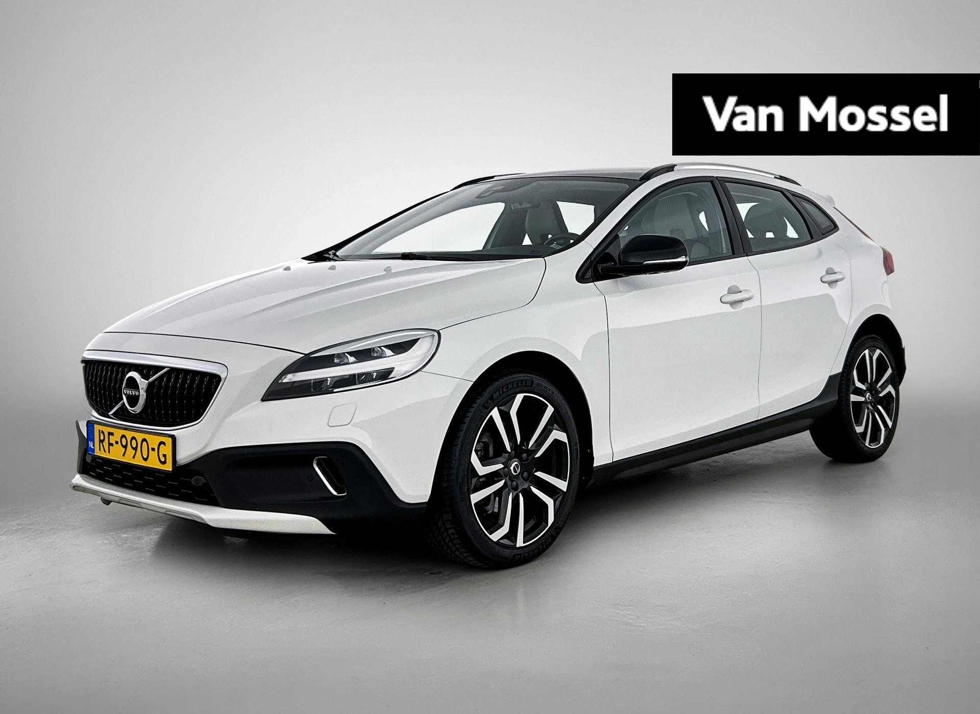 Volvo-V40-image-0