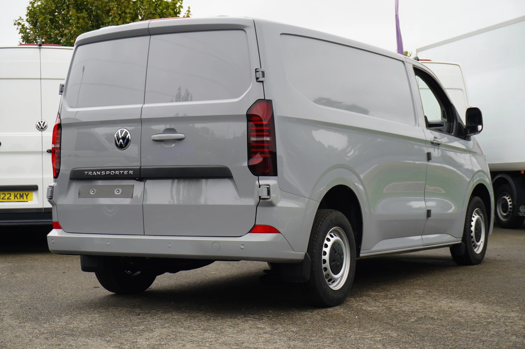 Volkswagen-Transporter-image-2