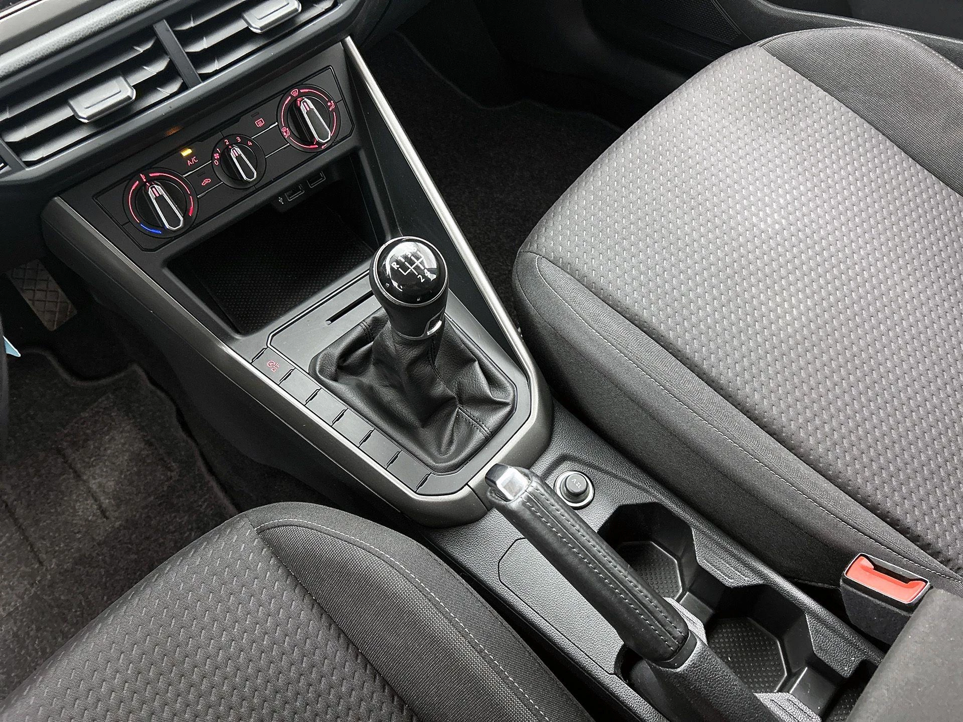 Volkswagen-Polo-image-14