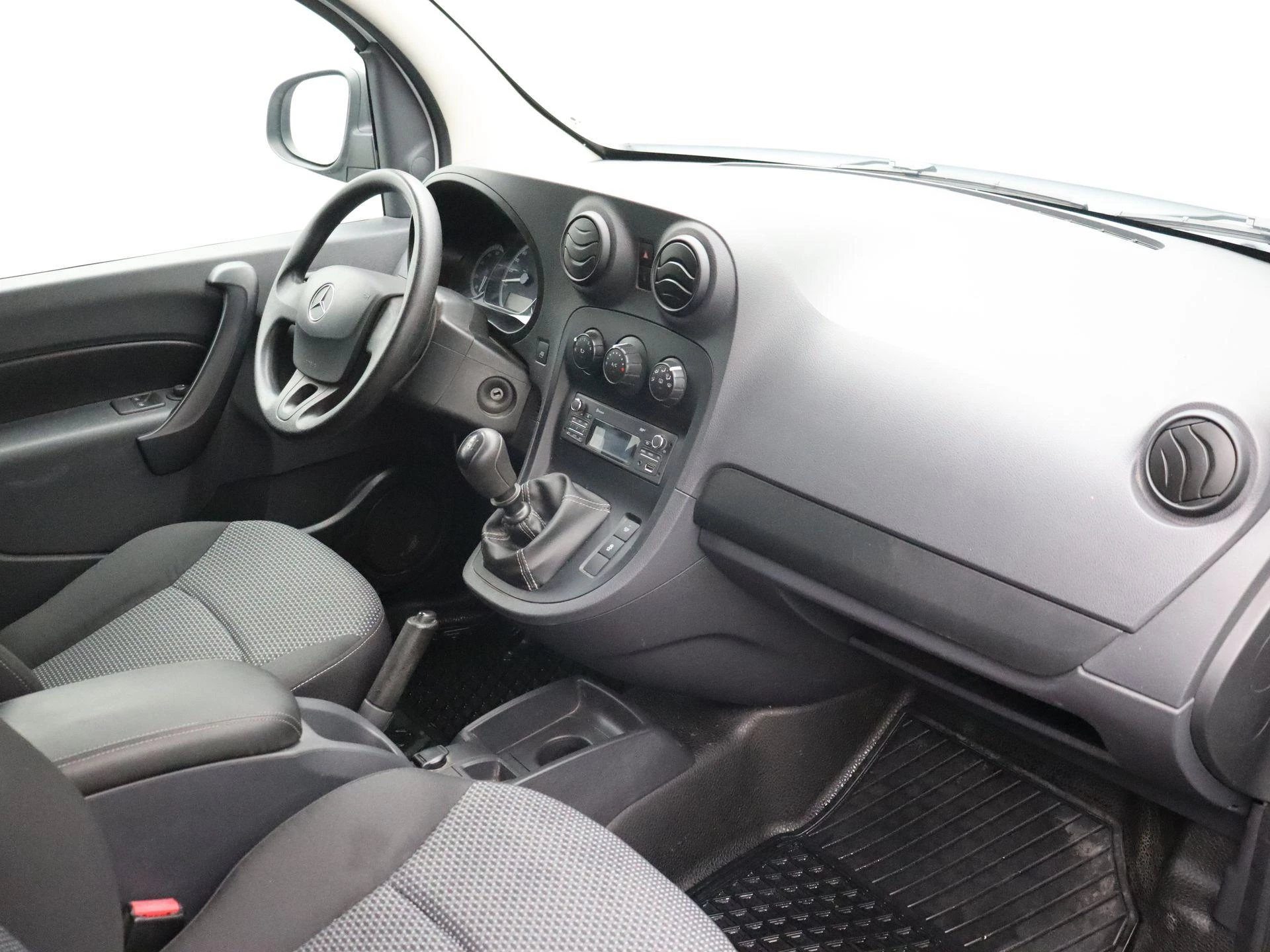 Mercedes-Benz-Citan-image-16
