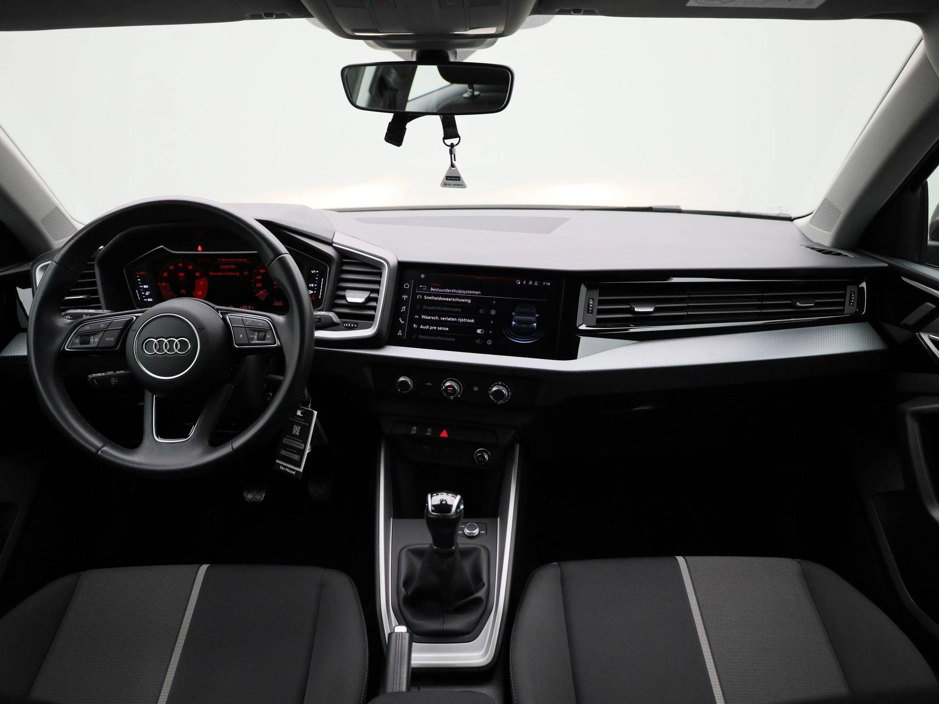 Audi-A1 Sportback-image-33