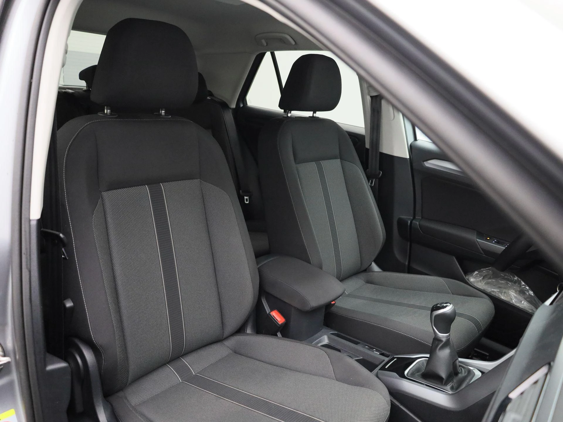 Volkswagen-T-Roc-image-34