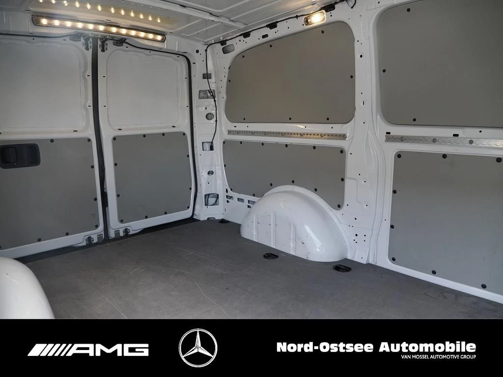Mercedes-Benz-Vito-image-10