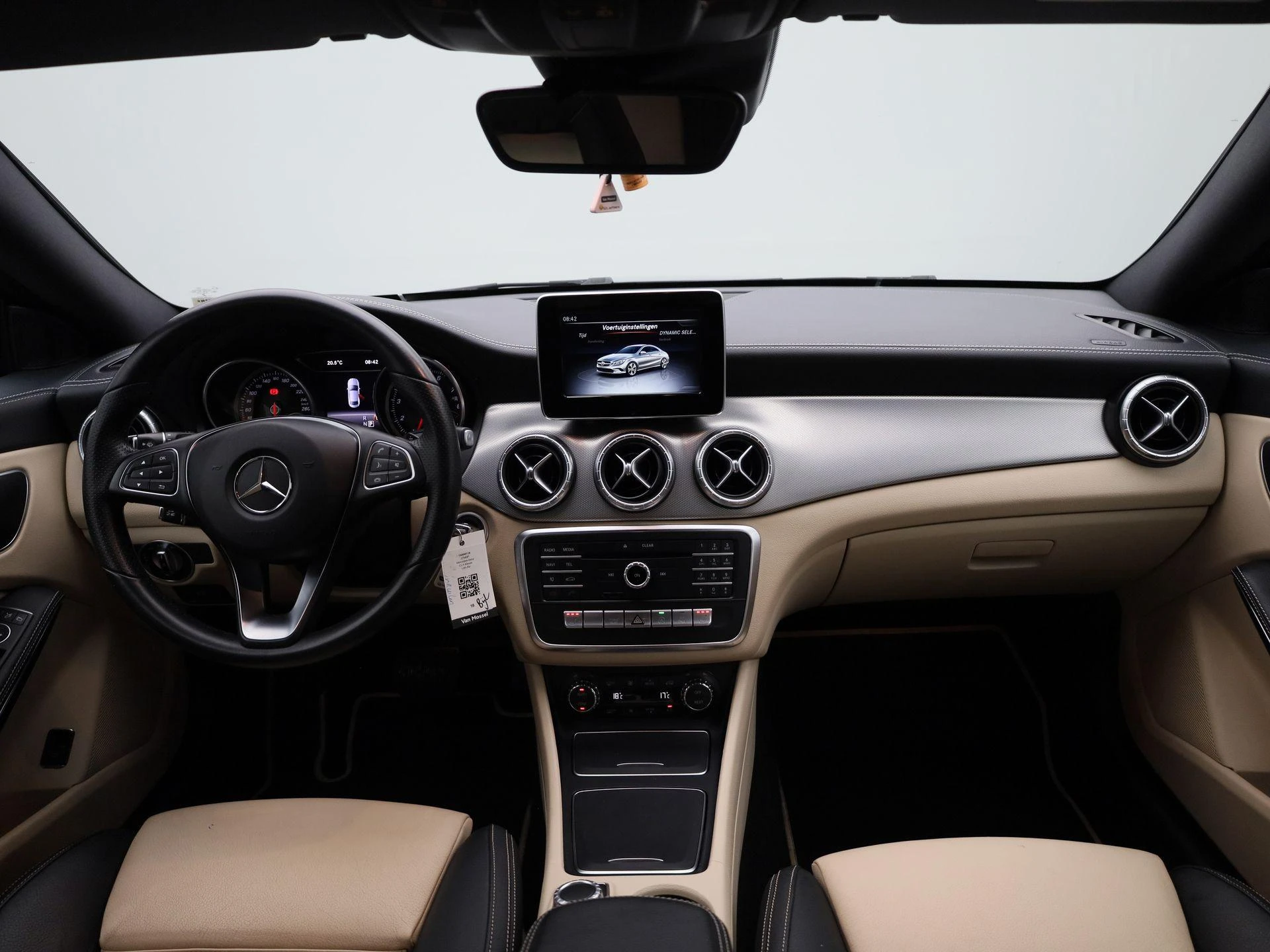 Mercedes-Benz-CLA-image-35