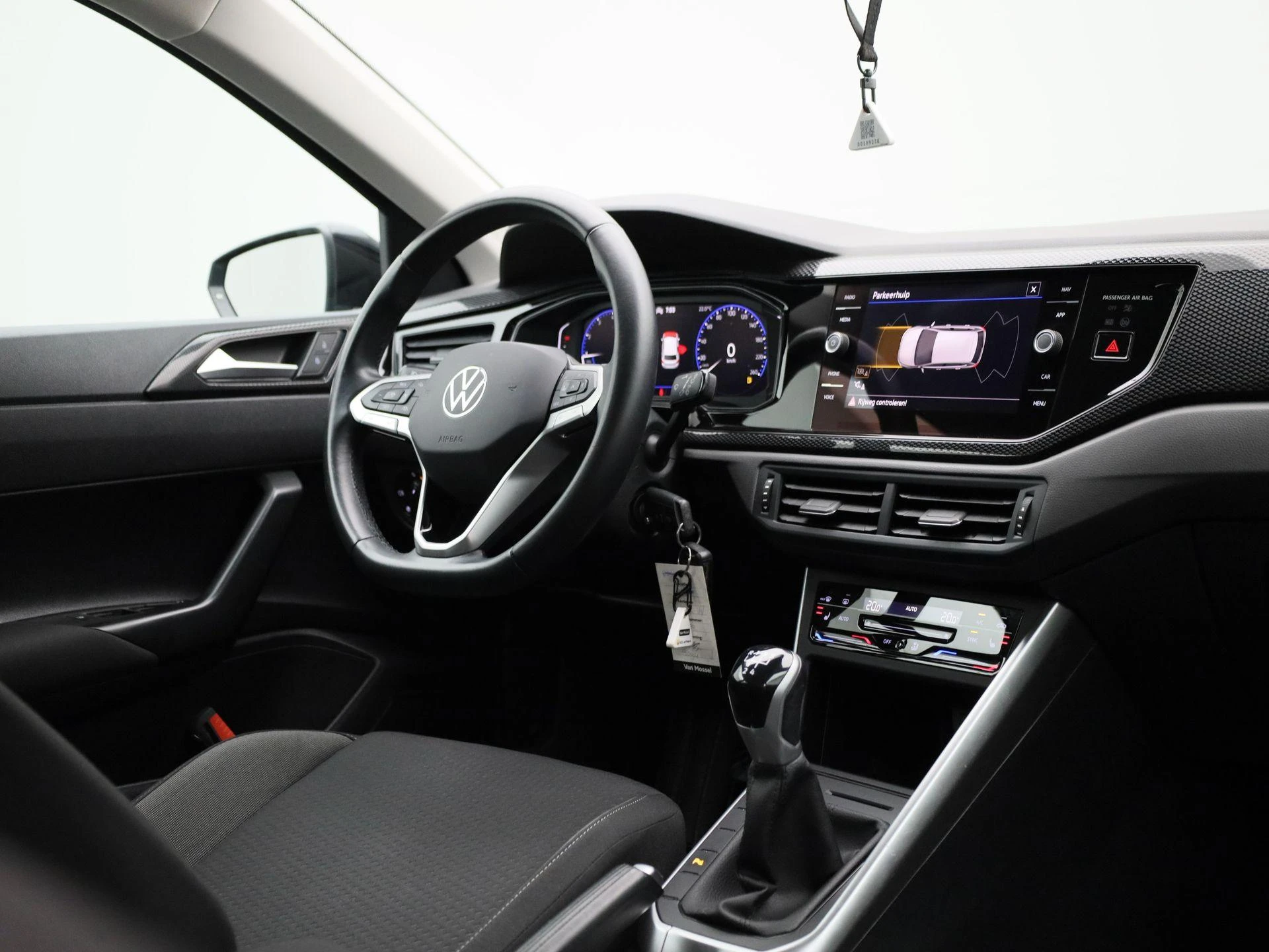 Volkswagen-Polo-image-31