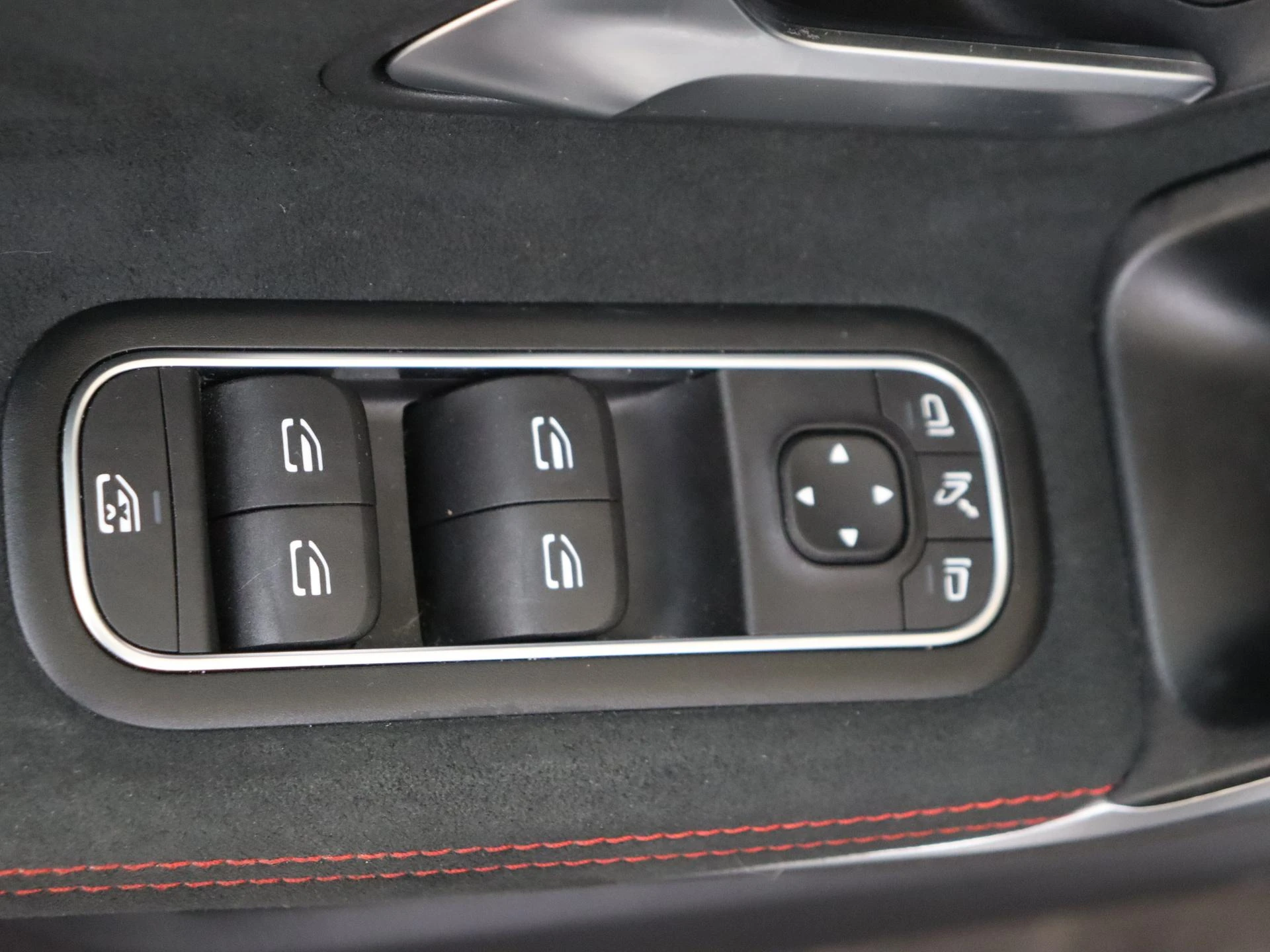 Mercedes-Benz-CLA-image-26