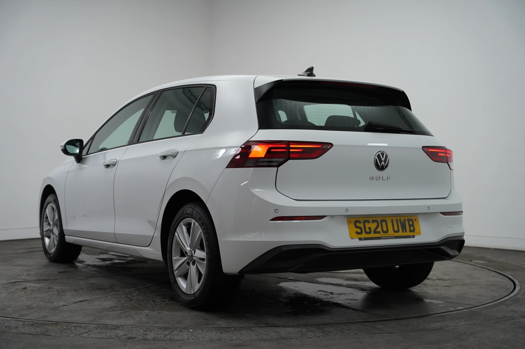 Volkswagen-Golf-image-2