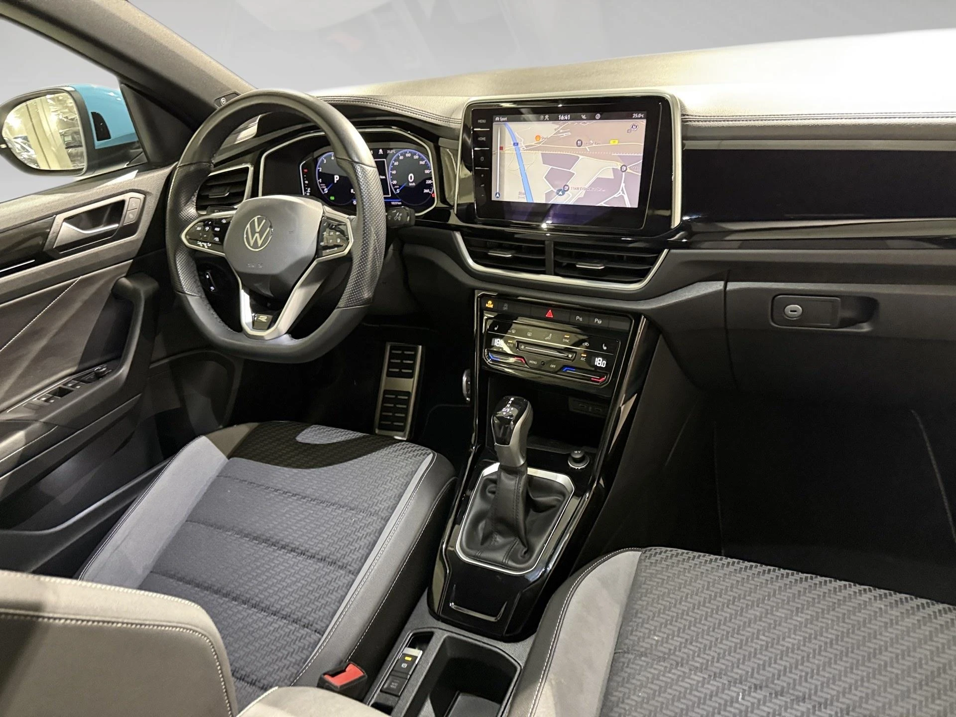 Volkswagen-T-Roc-image-6