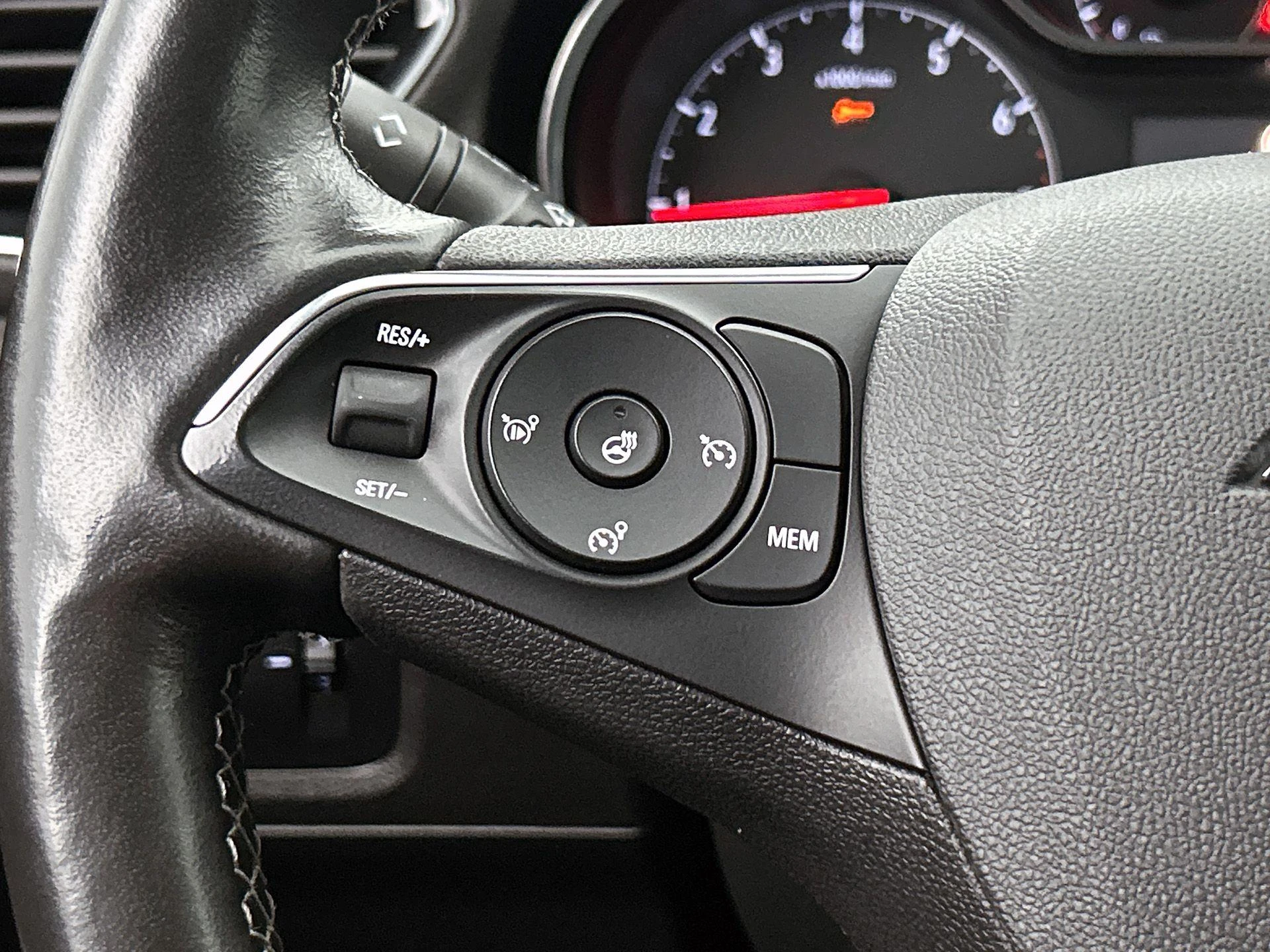 Opel-Grandland X-image-5