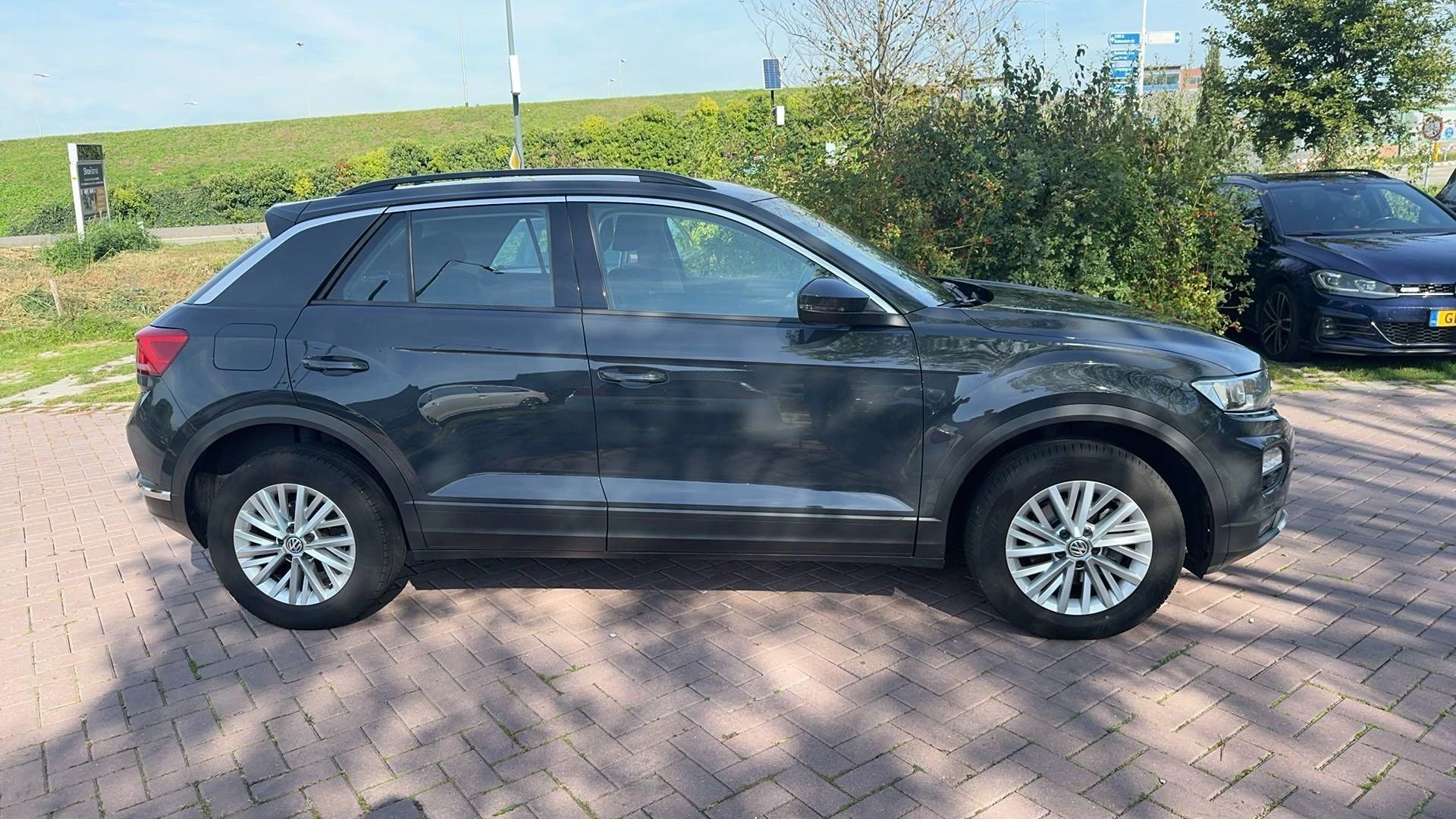 Volkswagen-T-Roc-image-3