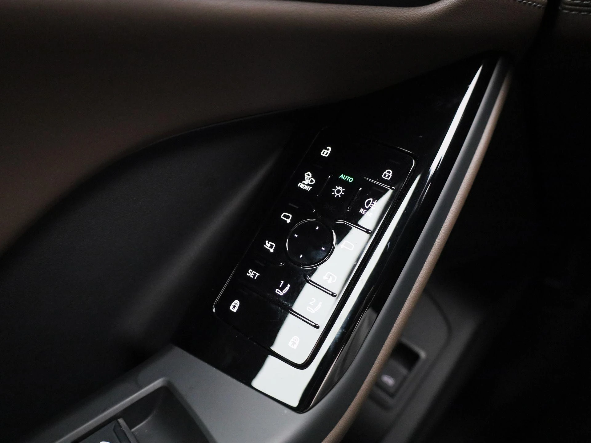 Audi-Q6 e-tron-image-24