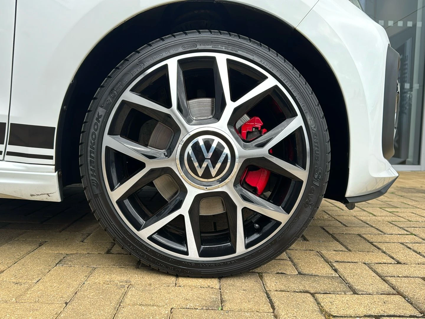 Volkswagen-up!-image-7